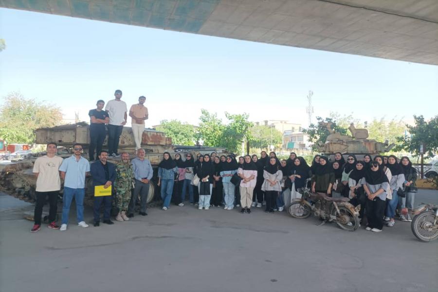 بازدید دانشجویان از موزه دفاع مقدس